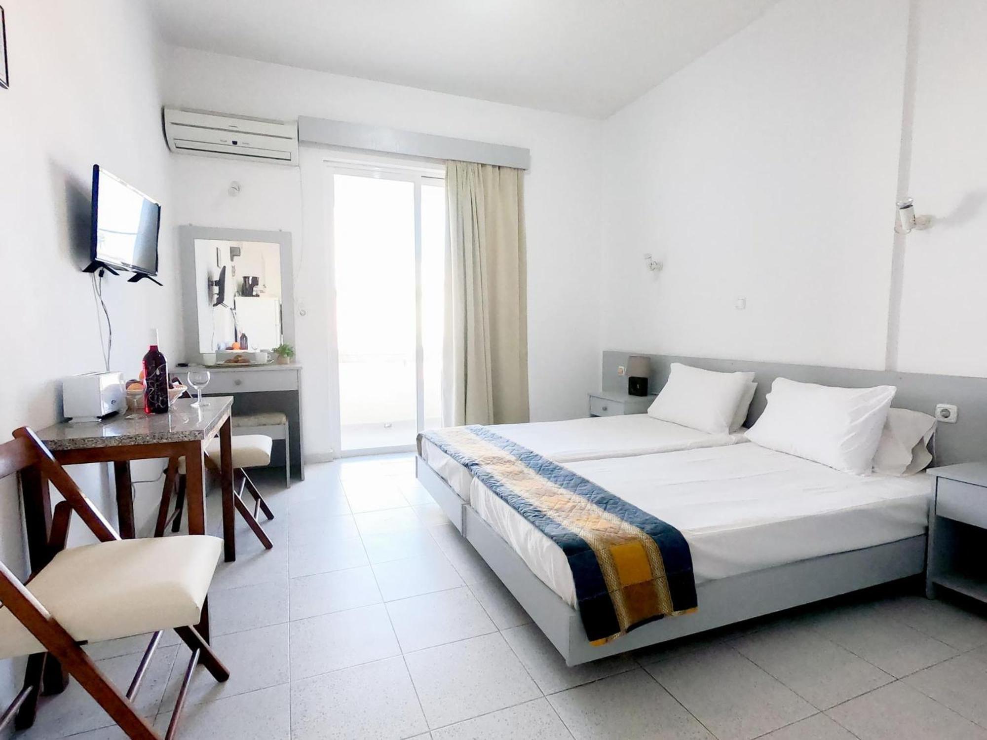 Lefteris Apartments In Ialysos  Buitenkant foto