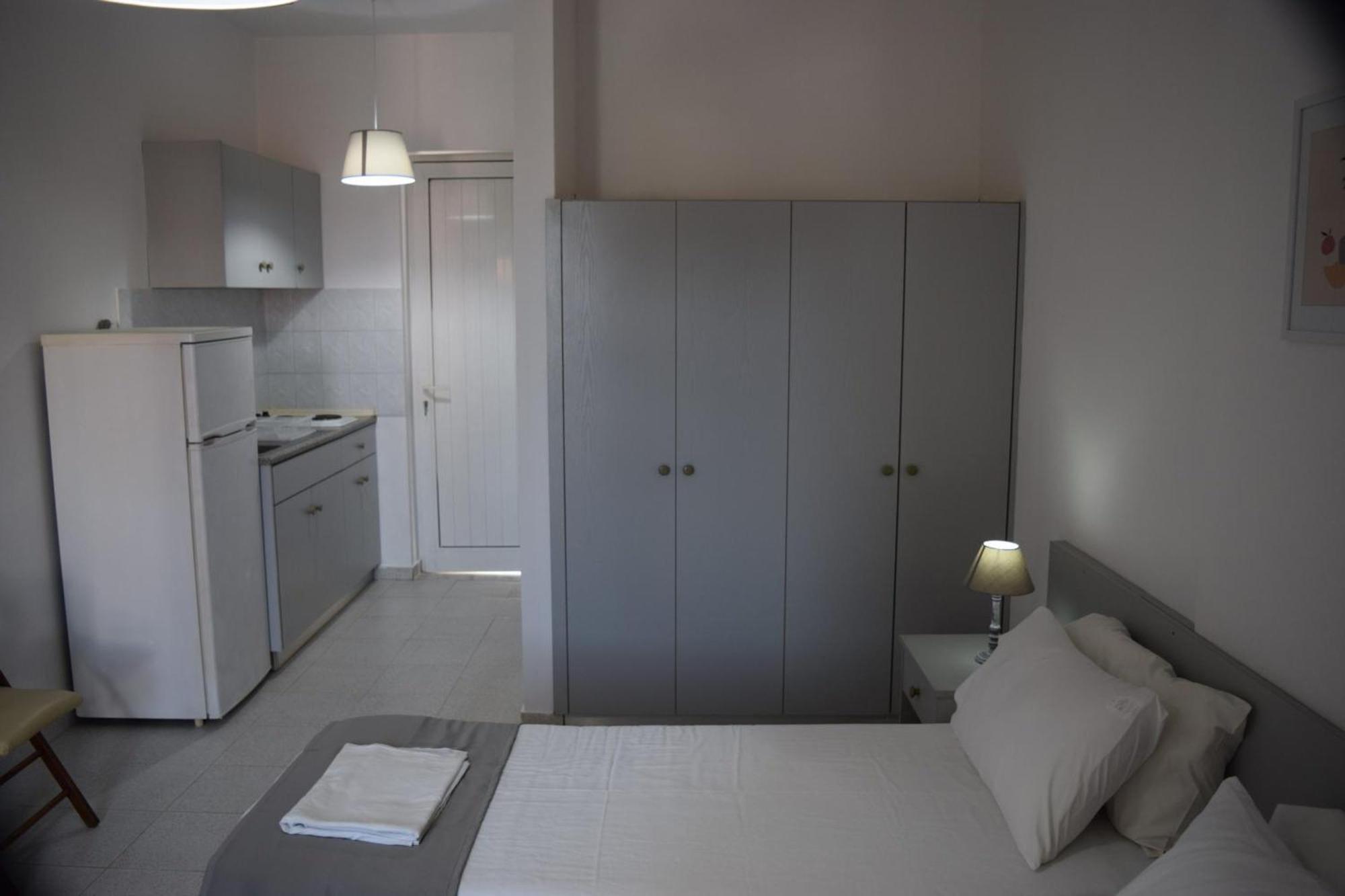 Lefteris Apartments In Ialysos  Buitenkant foto